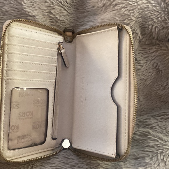 White Michael Kors Wallet - Picture 2 of 3